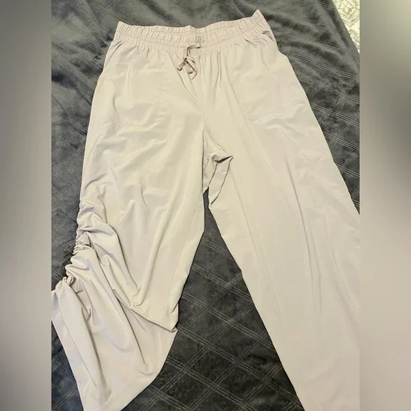 Women’s Joggers - Picture 3 of 6